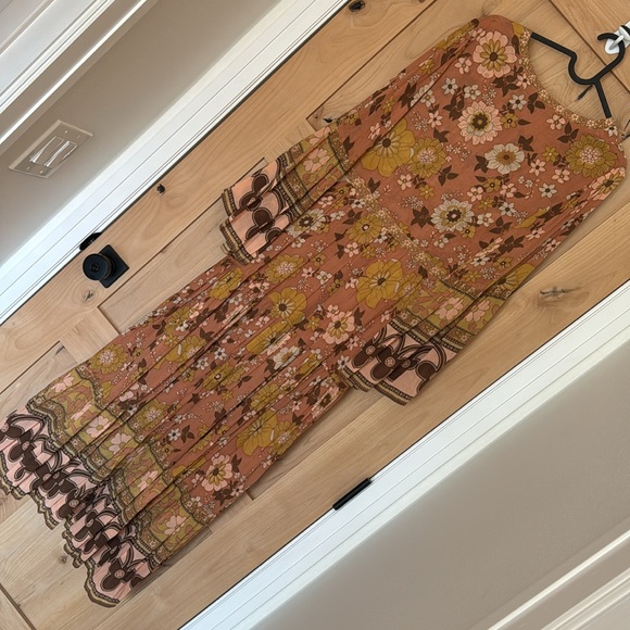 Spell & the Gypsy Buttercup gown - Picture 8 of 9